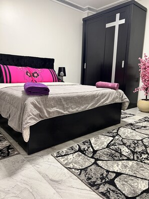 全景公寓, 3 间卧室, 吸烟房 (Pyramids View) | 3 多间卧室、熨斗/熨衣板、免费 WiFi、床单