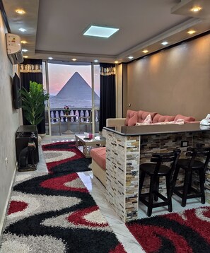 华丽公寓, 3 间卧室 | 起居区 | 50-英寸纯平电视 (配备卫星频道)、智能电视