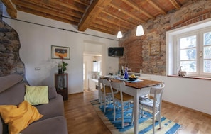 Interior - 2 bedroom stunning home in Castelvecchio di Comp. (Castelvecchio di Comp.)
