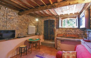 TV, fireplace - 2 bedroom stunning home in Castelvecchio di Comp. (Castelvecchio di Comp.)