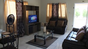 Lobby sitting area - Your Holiday Home Caribbean Estates (Portmore)