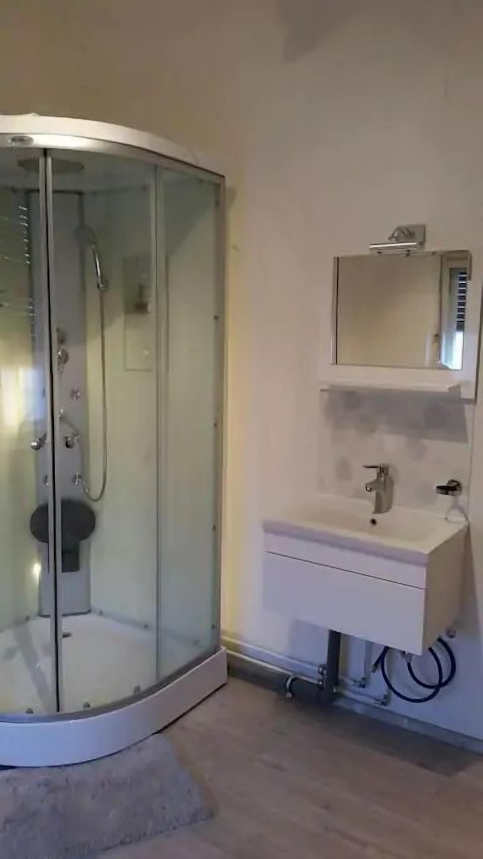 Apartment, 1 Bedroom, Terrace | Bathroom shower