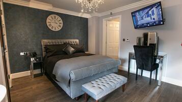 1 bedroom, in-room safe, desk, iron/ironing board