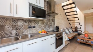 Apartemen, 2 Kamar Tidur | Dapur pribadi | Mesin pembuat kopi/teh, lemari es besar, microwave, dan oven