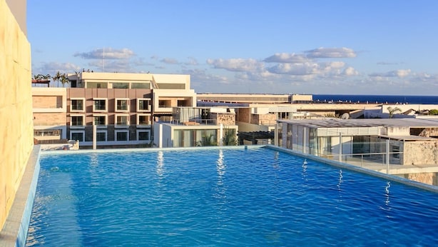 Outdoor pool - Brand New Apartment Quinta Avenida (Puerto Aventuras)