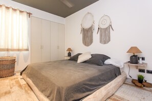 1 habitación, decoración personalizada y muebles diferentes