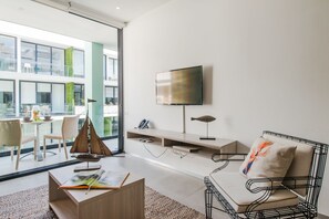 Appartement, 1 slaapkamer | Woonruimte | Een televisie