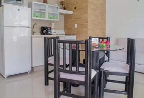 Apartment, 1 Schlafzimmer | Essbereich im Zimmer