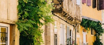 Sublime views, peace & serenity in French Tuscany. Air conditioning, heated pool