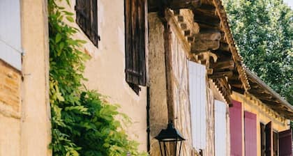 Sublime views, peace & serenity in French Tuscany. Air conditioning, heated pool