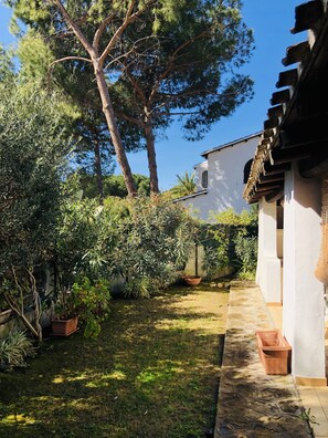 Property grounds - Exclusive villa along the panoramic Litoranea per Villasimius (Quartu Sant'Elena)