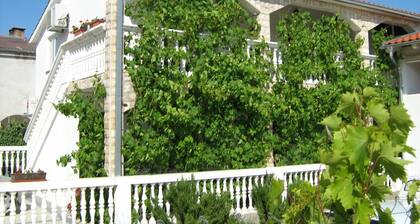 Antons Appartement avec terrasse, Vodice