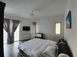 Colchones con efecto memoria, minibar y decoración personalizada 
