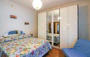 3 makuuhuonetta, vauvan matkasänky, ilmainen Wi-Fi, vuodevaatteet