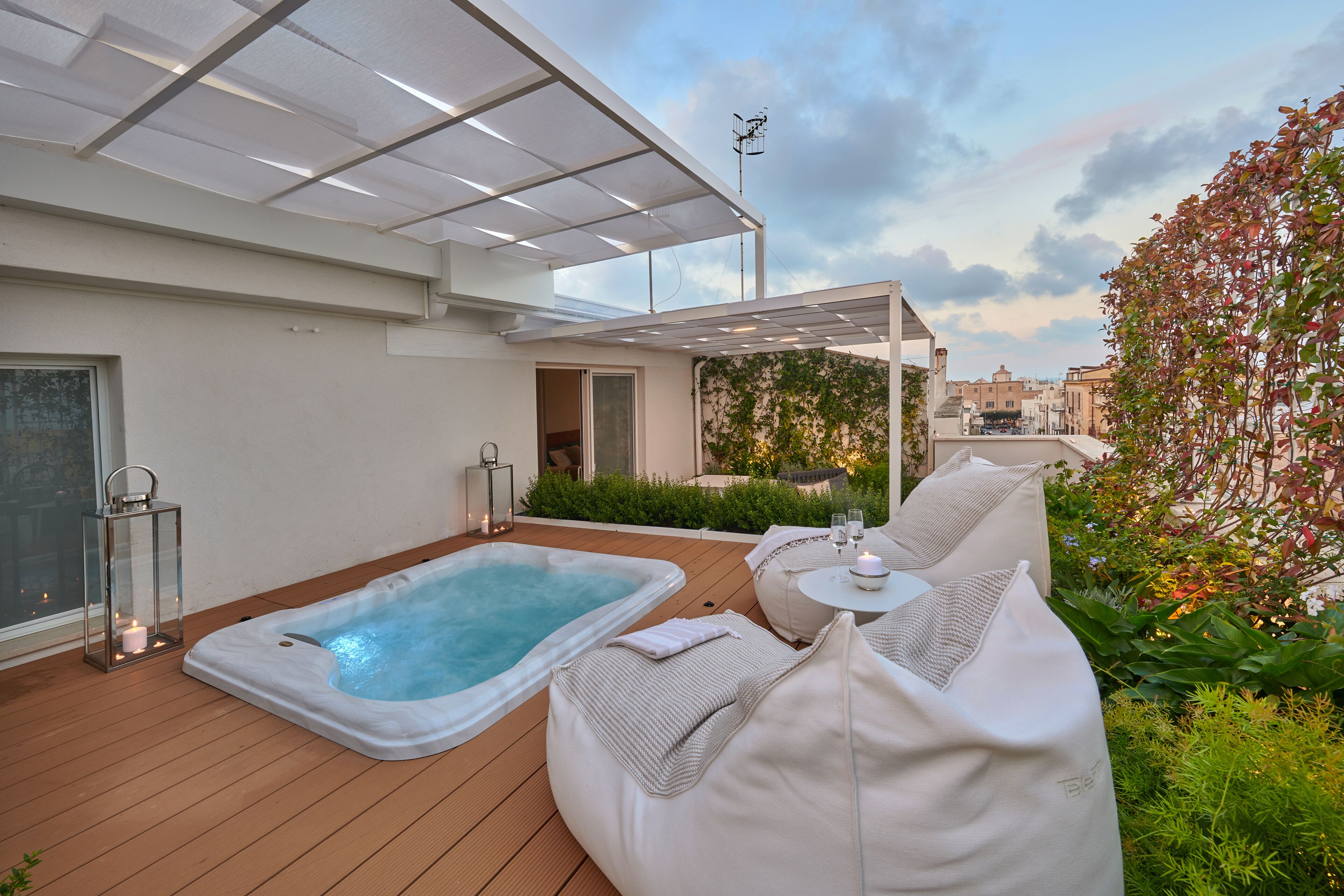 Superior Penthouse, 2 Bedrooms, Hot Tub | Private spa tub