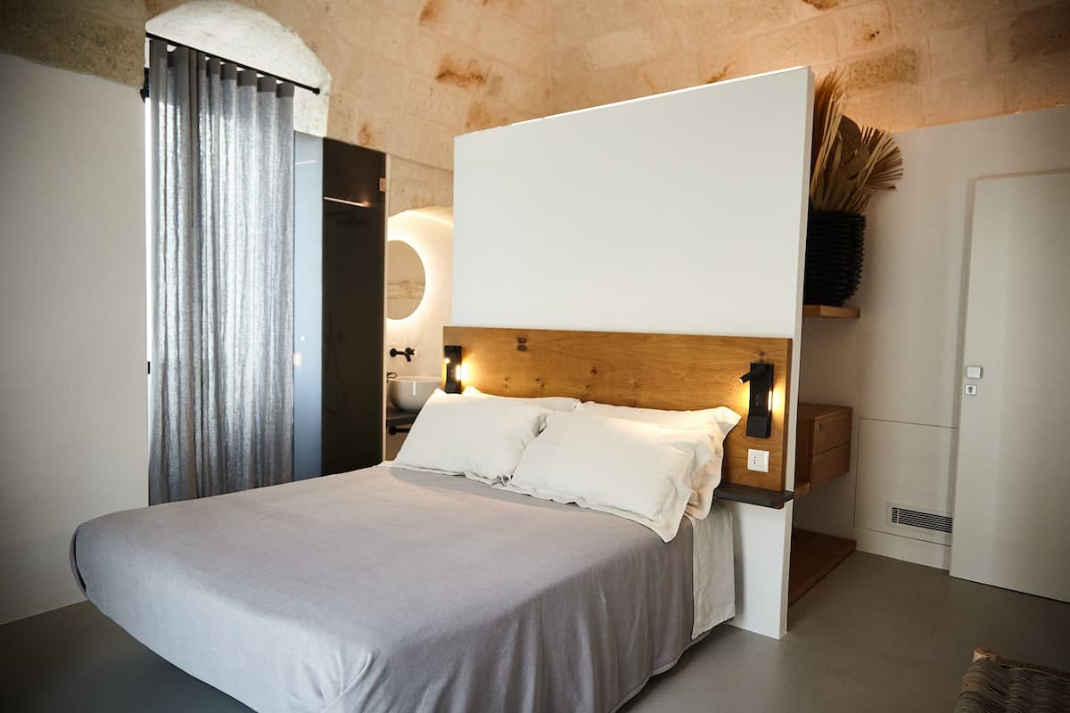 Suite de lujo, bañera de hidromasaje | 1 dormitorio, sábanas italianas Frette, ropa de cama de alta calidad