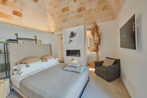 Deluxe Suite, Hot Tub, City View | 1 bedroom, Frette Italian sheets, premium bedding, down comforters