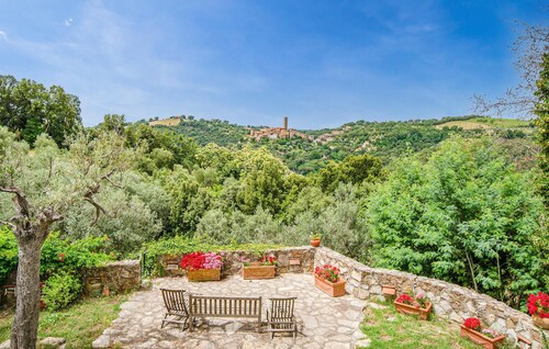 Awesome home in Magliano in Toscana with house a panoramic view
