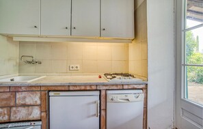 Kühlschrank, Mikrowelle, Herdplatte, Geschirrspüler