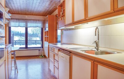 Nice home in Gunnebo with WiFi