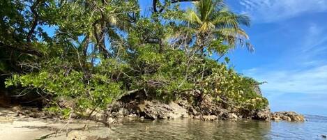 Aurinkotuoleja, rantapyyhkeitä