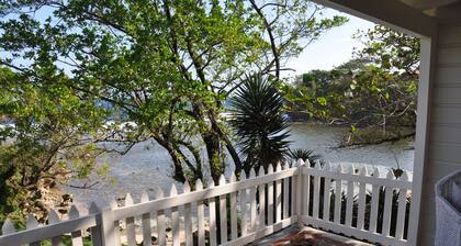 "Little Paradise" sur une péninsule en bord de mer!