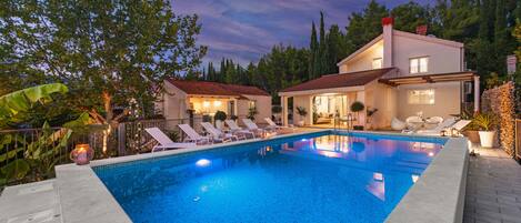 Piscine extérieure, piscine chauffée