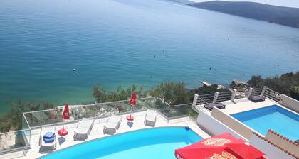 Split-Dalmatia-Most beautiful sea view on Adriatic,beach on the sea,heated pool