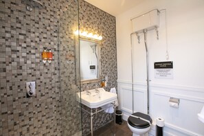 Hårføner, håndklær, såpe og sjampo