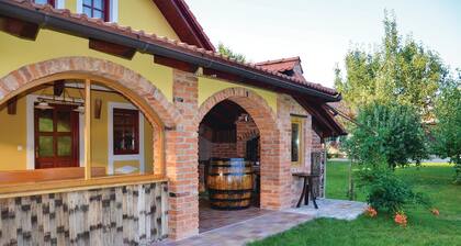 Lovely home in Gradac with WiFi