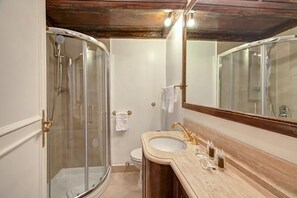 Shower, hair dryer, bidet, towels - Splendid Home Spanish Steps (Roma)