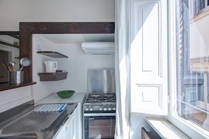 Fridge, microwave, oven, coffee/tea maker