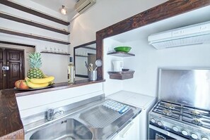 Refrigerador, microondas, horno, cafetera/tetera