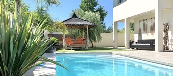 Villa de Standing avec Piscine chauffée, quartier calme, 800m de la Plage