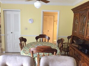 Interior - Ft. Myers Townhome With All The Comforts (Fort Myers)