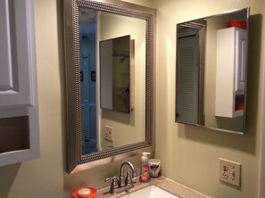 Combined shower/bathtub, hair dryer, towels, soap