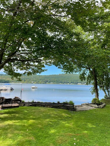 Lakefront Cozy Cottage 