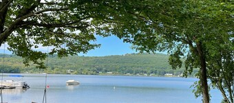 Lakefront Cozy Cottage 
