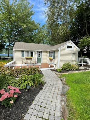 Exterior - Lakefront Cozy Cottage  (Rockport)