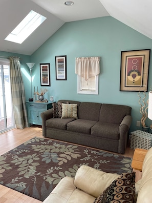 Smart TV - Lakefront Cozy Cottage  (Rockport)