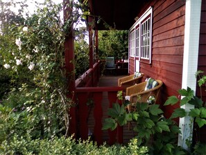 Property grounds - Very cozy Scandinavian log house in a quiet location on a large plot (Brekendorf)