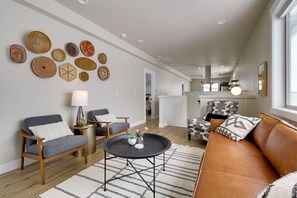 Smart TV, fireplace, offices - Casa Grosgrain-Gorgeous views, On-Site winery (Walla Walla)