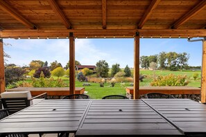 Outdoor dining - Casa Grosgrain-Gorgeous views, On-Site winery (Walla Walla)