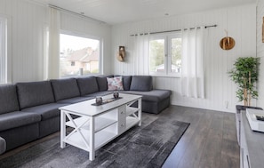Smart TV, fireplace, video game console, table football - Stunning home in Hultsfred with sauna (Hultsfred)