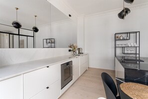 Apartemen Mewah, 1 Tempat Tidur King | Dapur pribadi | Lemari es, microwave, oven, dan kompor