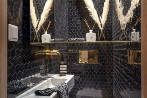 Luxury Apartment, 1 King Bed | Bathroom | Separate bathtub and shower, deep-soaking bathtub, free toiletries