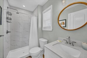 Towels - Reefs V D2 – Oceanfront condo, open floor plan, community pool & beach access (Carolina Beach)