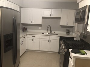 Fridge, microwave, stovetop, dishwasher