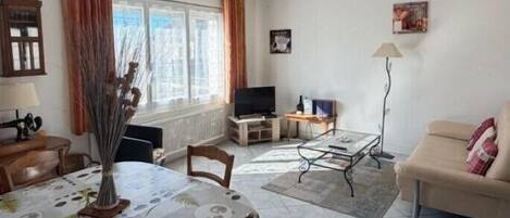 Fernseher, Stereoanlage
