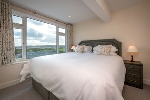7 bedrooms, iron/ironing board, free WiFi, bed sheets